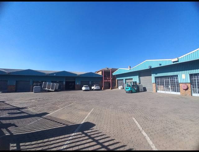 1,100M² WAREHOUSE FOR SALE IN APEX